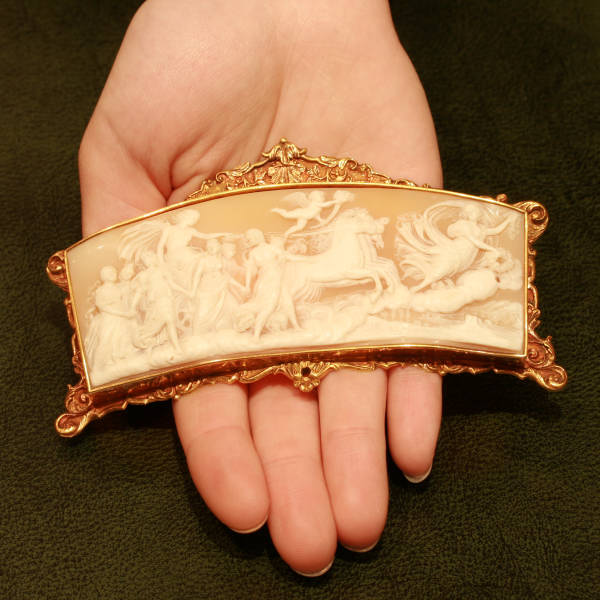 Superb Baroque style French cameo with gold mounting. A true collectors item! (image 13 of 16)